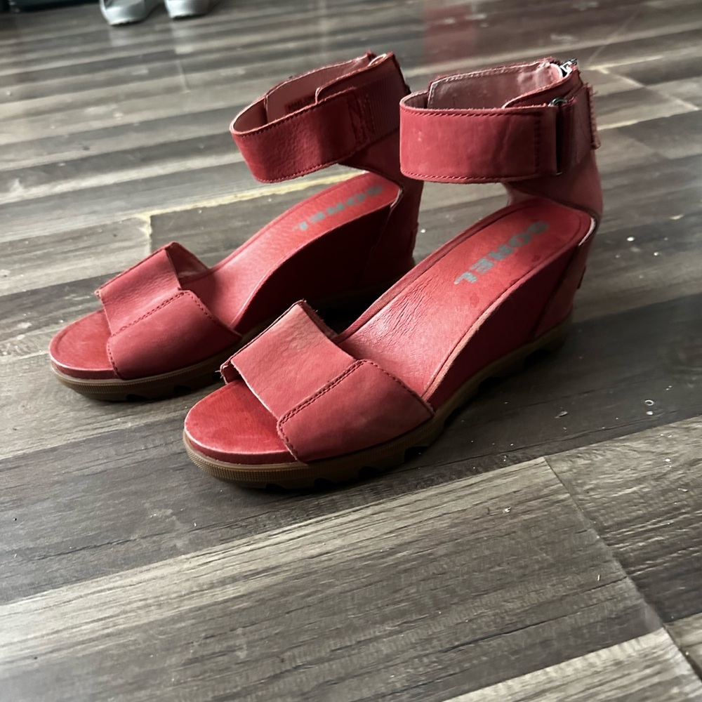 Sorel pink wedge